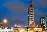 המלון ממוקם על גבול תל אביב - רמת גן: קרוב לבורסת היהלומים, לתחנת רכבת מרכז ולנתיבי איילון